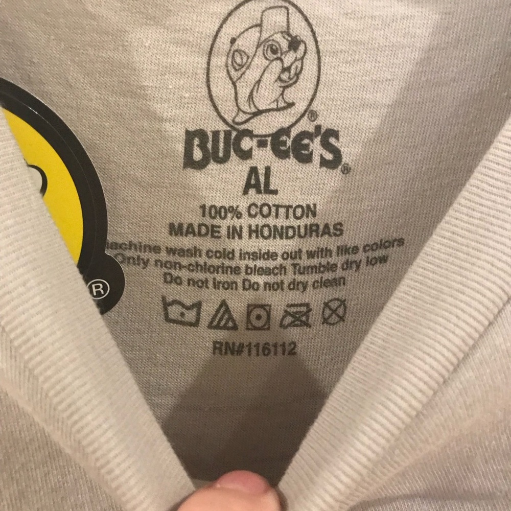 New BUC-EE’S Greetings From Buc-ee's South Carolina Postcard Tee NWT - Picture 10 of 11